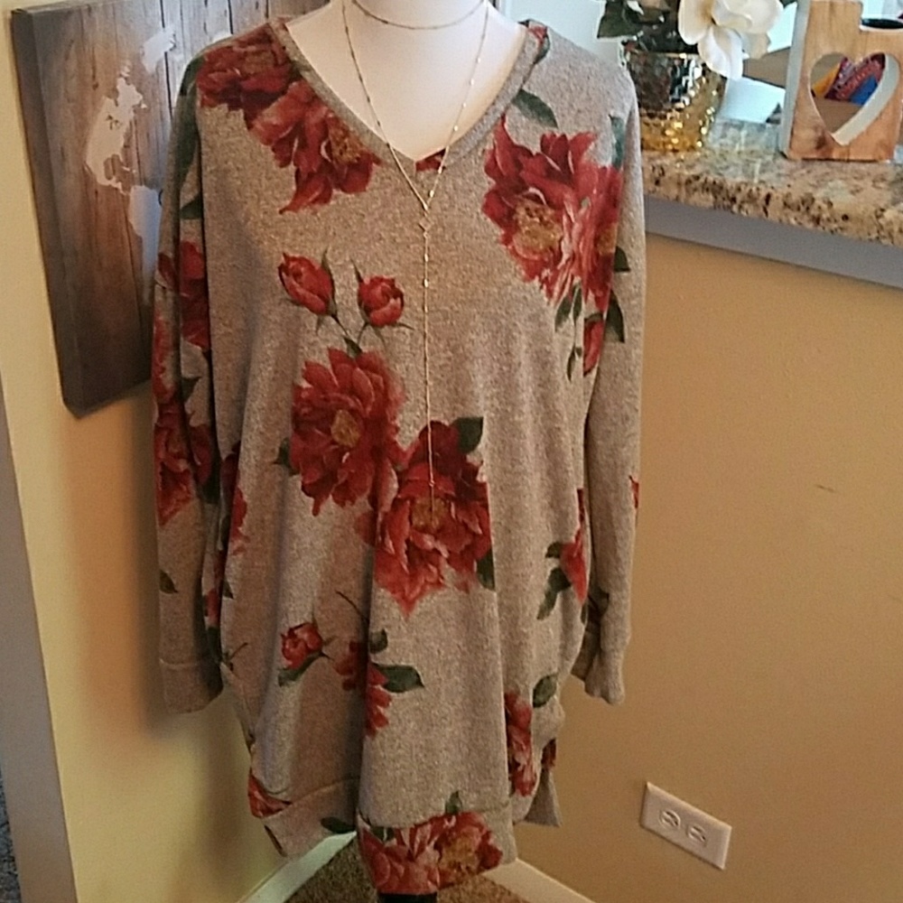 Longer shirt... perfect with leggings. Nwot